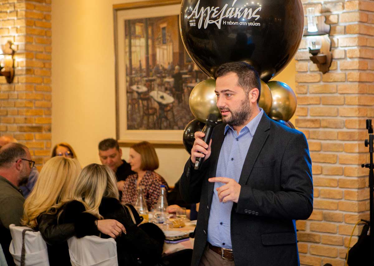Κοπή της πίτας για το 2024 σε μια μεγάλη γιορτή για συνεργάτες και εργαζόμενους